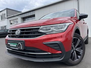 Volkswagen Tiguan - 1