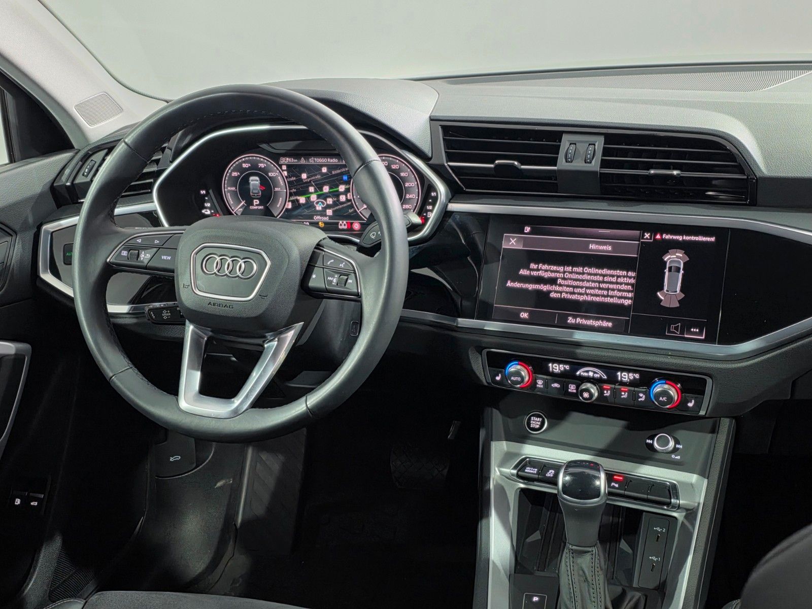 Audi Q3 45 TFSI e S line foto 21