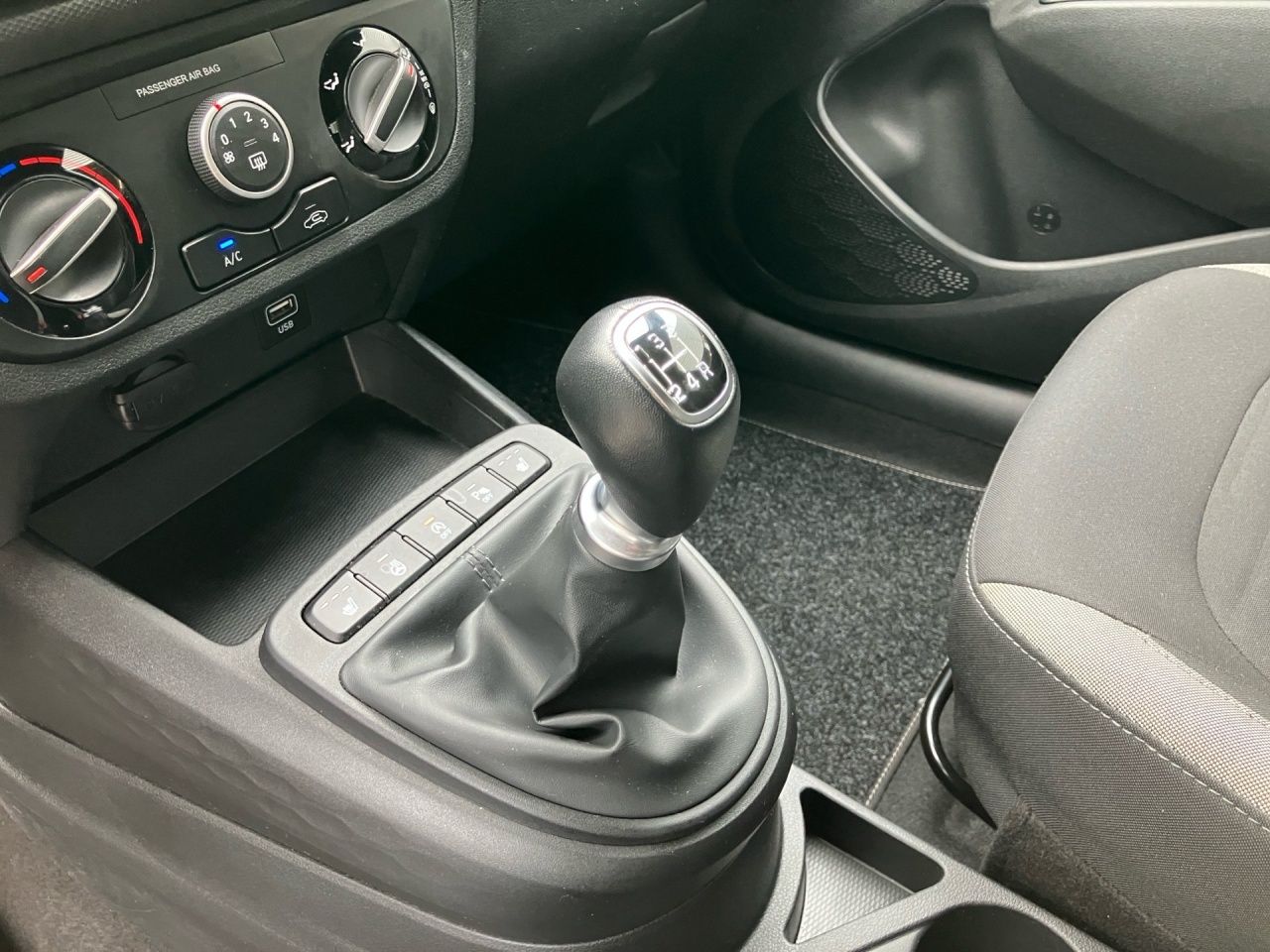 Fahrzeugabbildung Hyundai i10 CONNECT & GO *KAMERA*NAVI*SHZ*LHZ*DAB+RADIO*