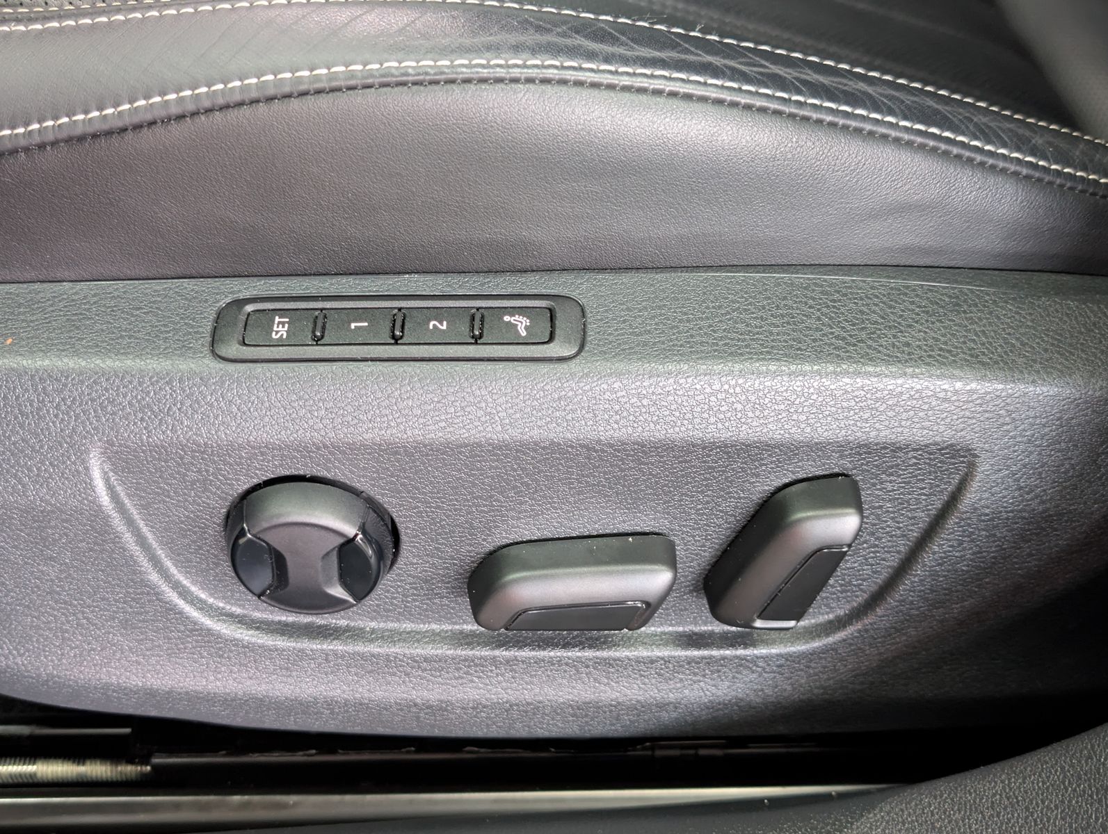 Fahrzeugabbildung SKODA Superb Premium Edition 2.0 TDI ACC VIRT MASSAGE