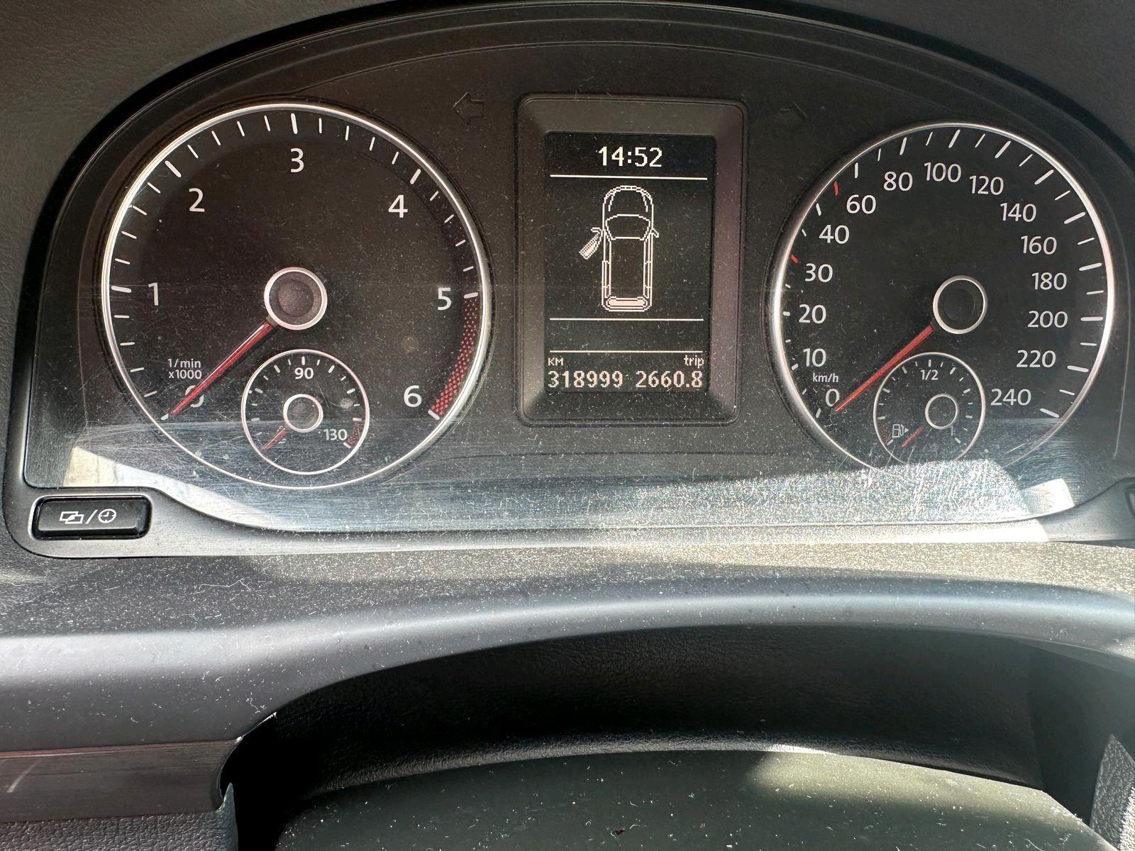 Volkswagen Touran 2013 — photo 15
