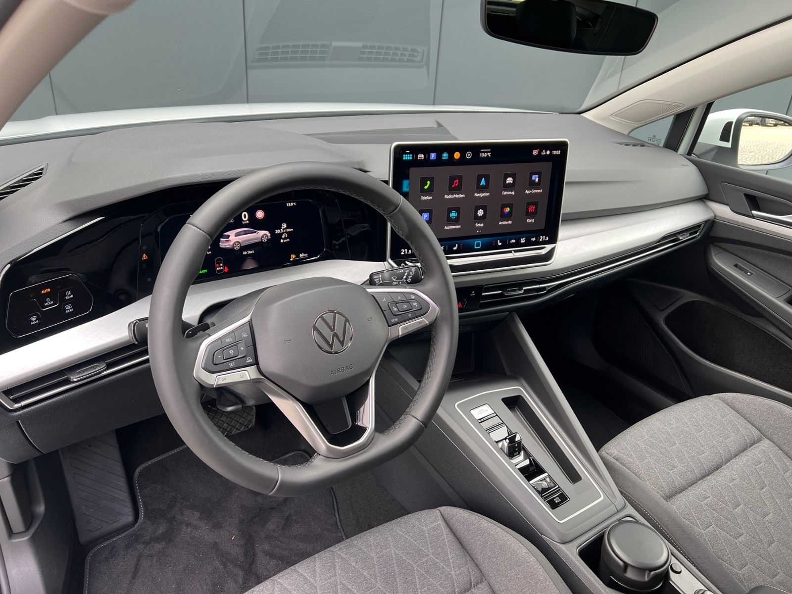 Fahrzeugabbildung Volkswagen Golf VIII Life 1.5 eTSI DSG *LED, ACC, Kamera, 1