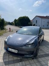 Tesla Model 3 Standard Range Plus Hinterradantrieb RWD - silberne Tesla Model 3