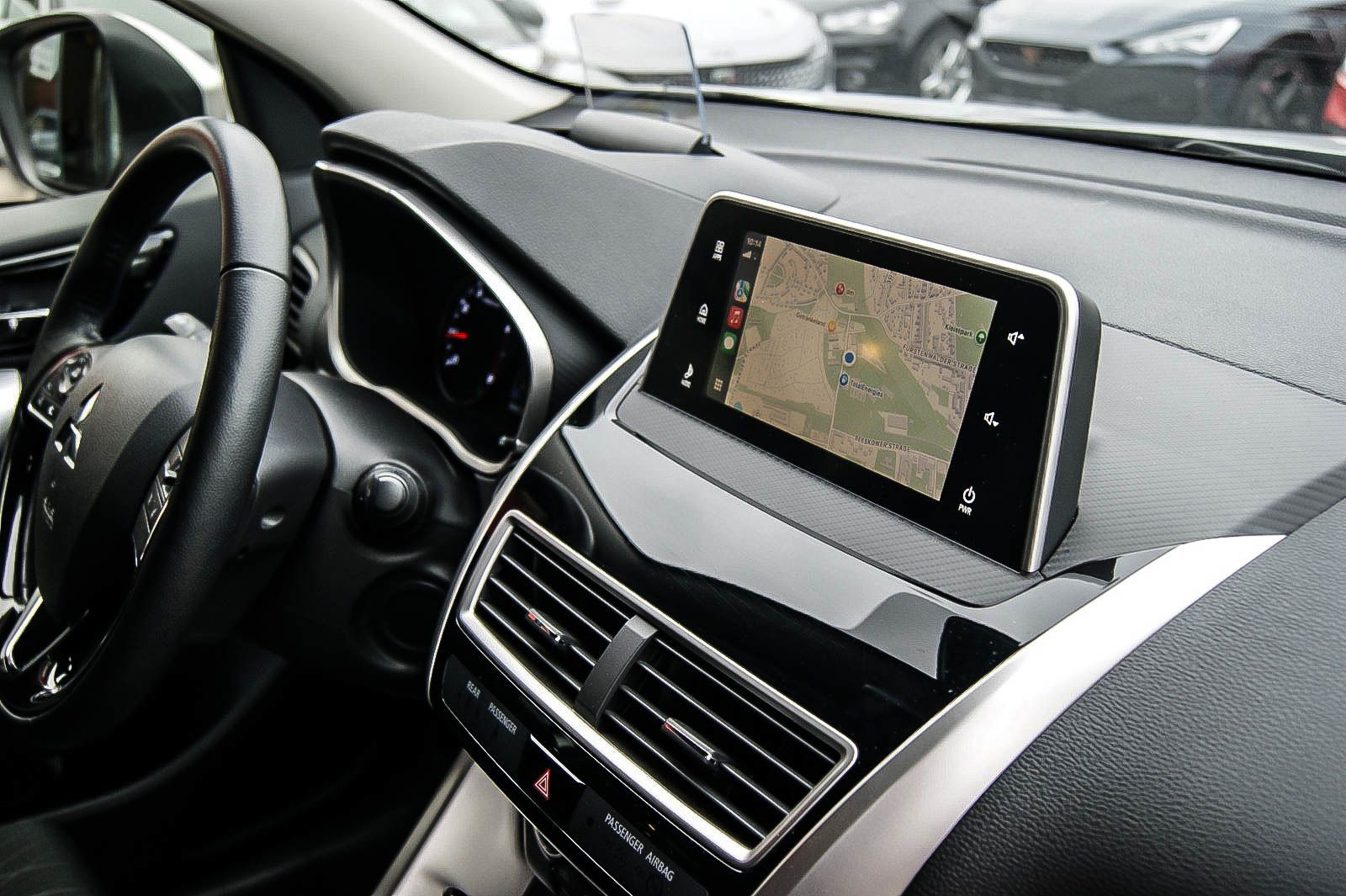 Fahrzeugabbildung Mitsubishi Eclipse Cross Intro Edition2WD 1HAND LED HEAD-UP