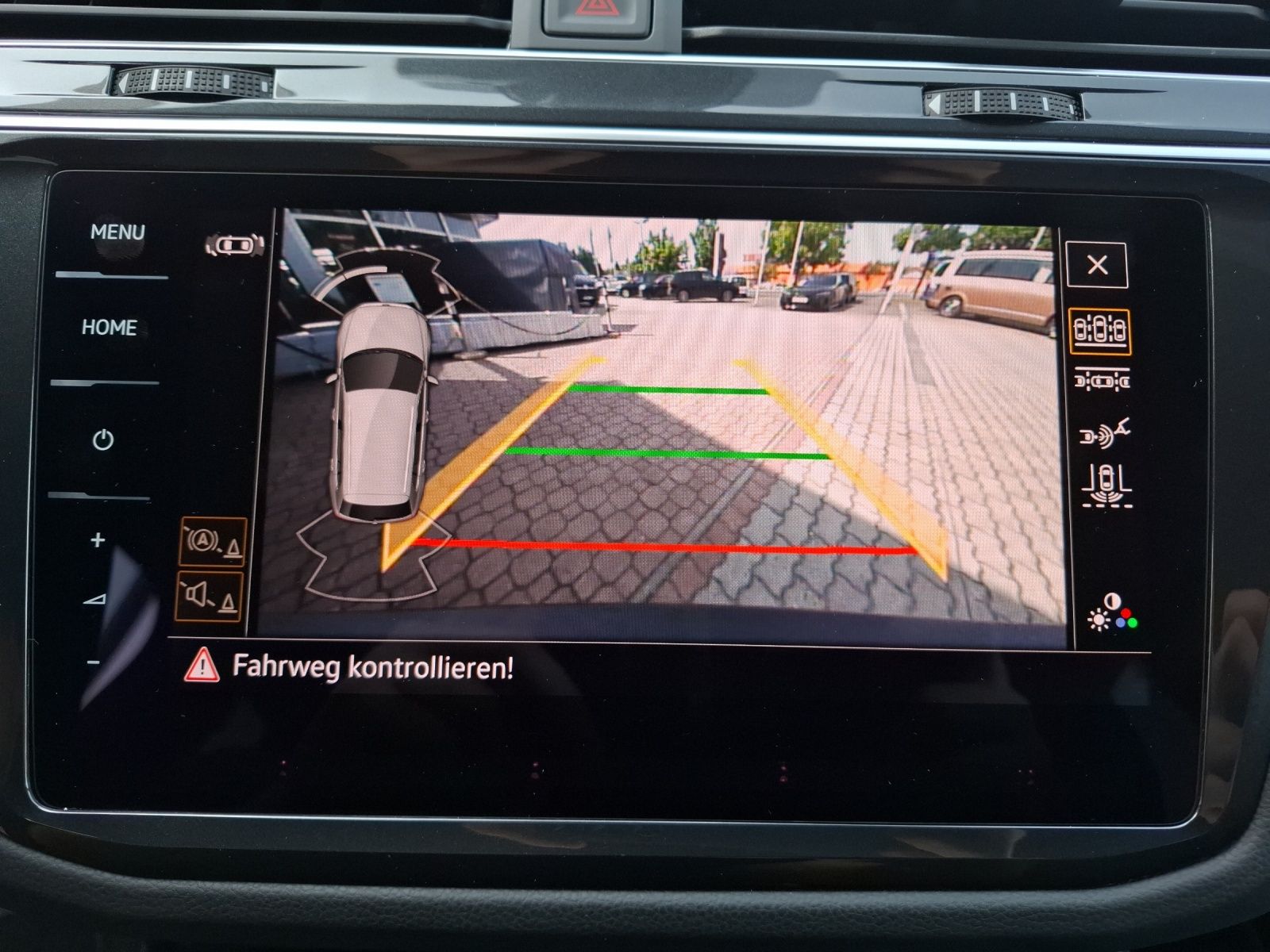 Fahrzeugabbildung Volkswagen Tiguan TDI R-Line DSG STH Matrix AHK Navi AID AC