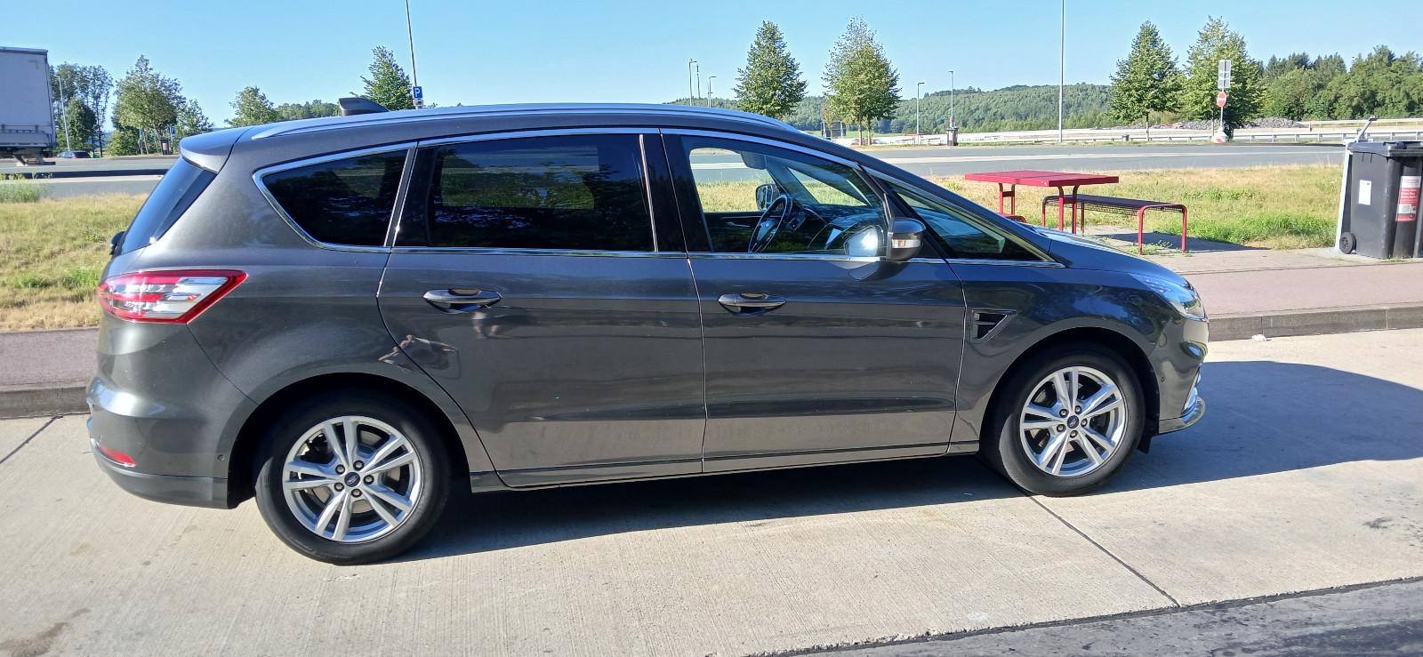 Ford S-MAX Hybrid Titanium