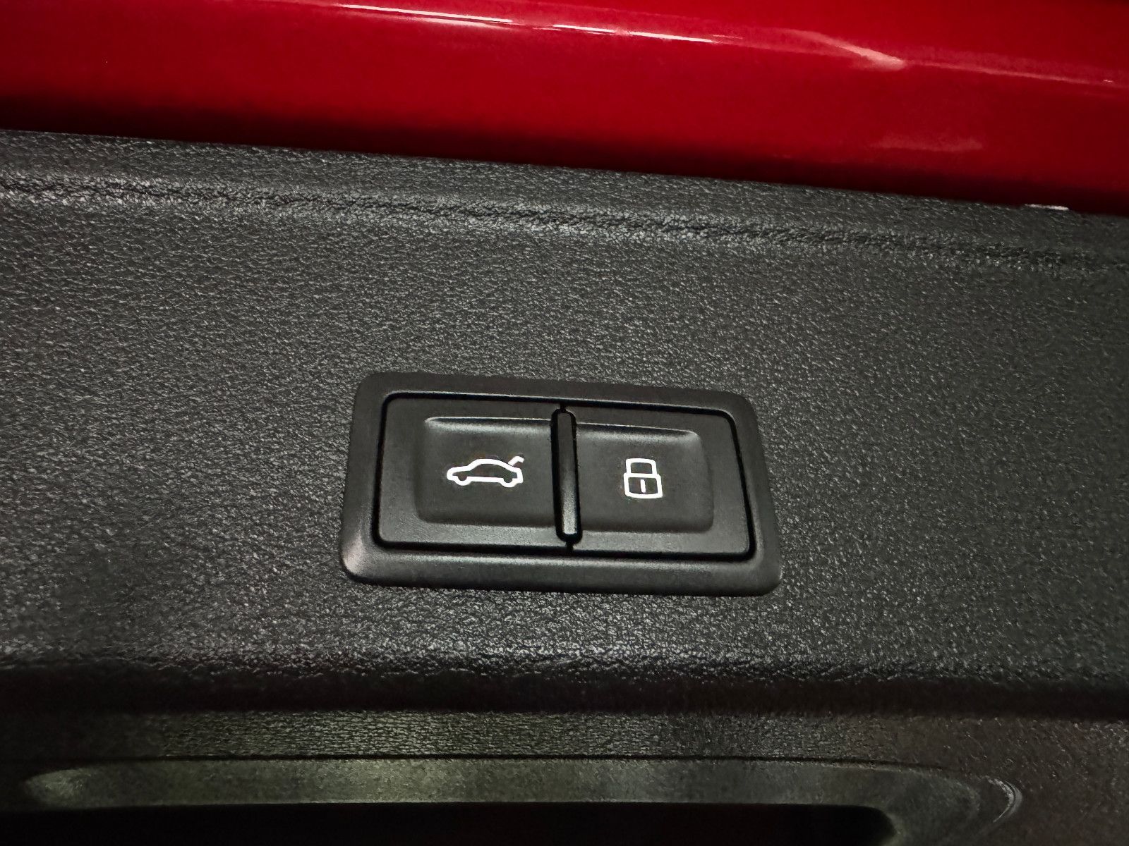 Fahrzeugabbildung Audi A4 2.0 TFSI G-TRON 3X S-LINE BLACK EDITION VOLL