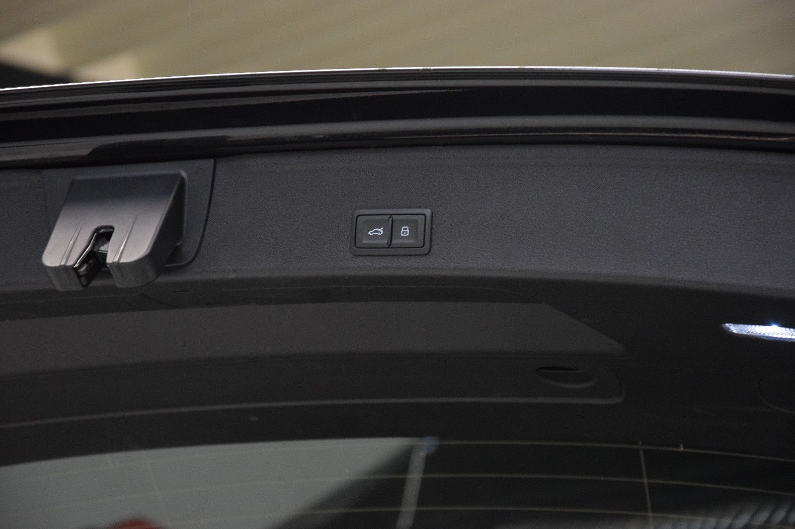Fahrzeugabbildung Audi A4 Avant 40 TDI S line MATRIX 3-Zonen ACC