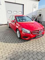 Mercedes-Benz A 180 BlueEfficiency Sportsitze wenig Kilometer - Mercedes-Benz A 180 in Leipzig
