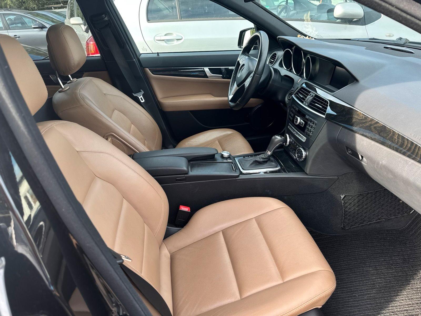 Mercedes-Benz C220 2012 — photo 10