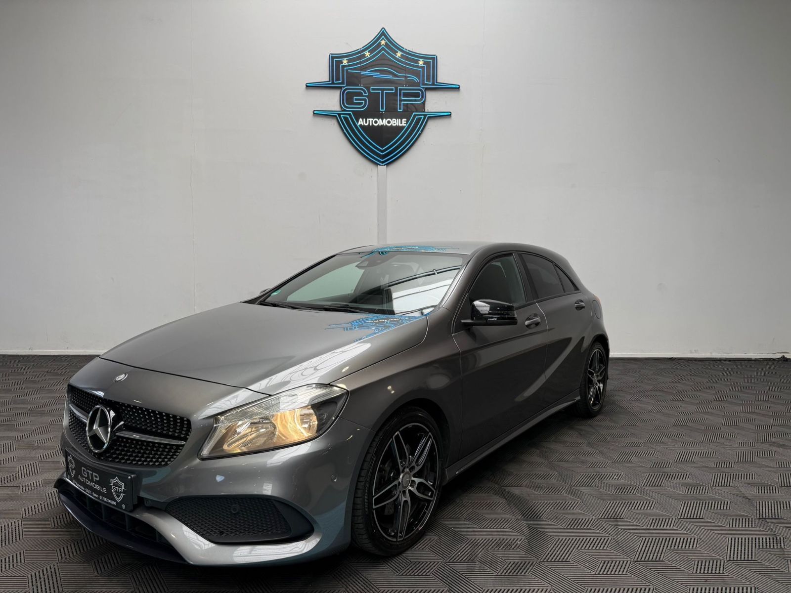 MERCEDES-BENZ A 220 CDI / d 4Matic *AMG*H&amp;K*SHZ*PDC*