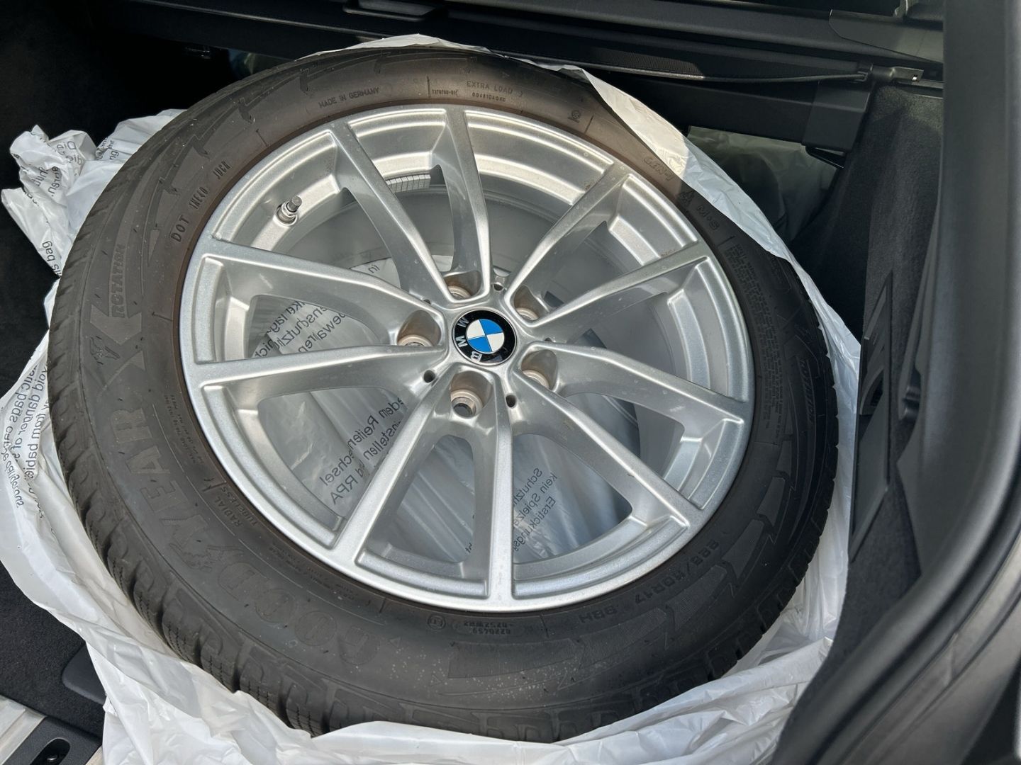 Fahrzeugabbildung BMW 330 d xDrive Touring,M Sport,HeadUp,SurroundView