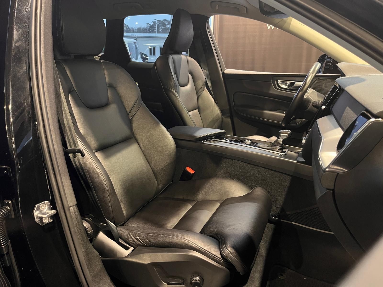 Fahrzeugabbildung Volvo XC60 Momentum Pro 2WD NAVI LEDER ALU