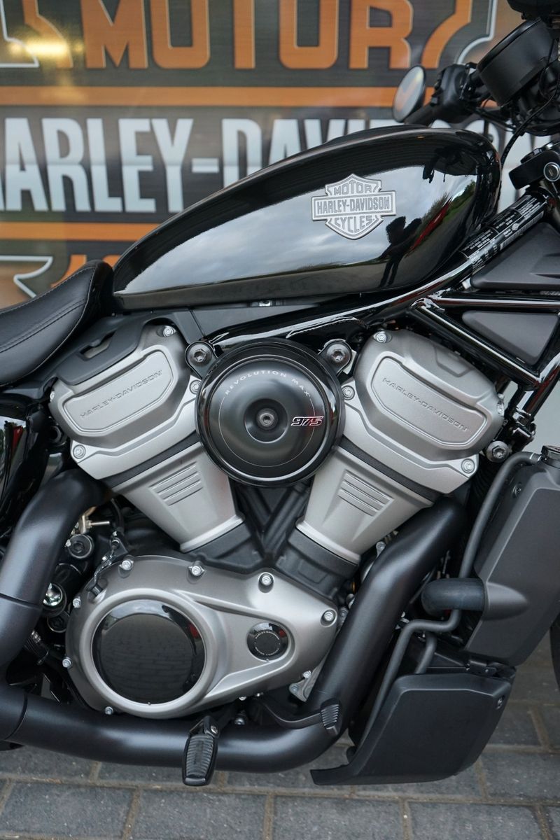 Fahrzeugabbildung Harley-Davidson Sportster Nightster 975 mit Umbauten