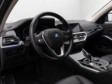 Fahrzeugabbildung BMW 320d Luxury Line Kamera HUD DAB HiFi Komfort LED