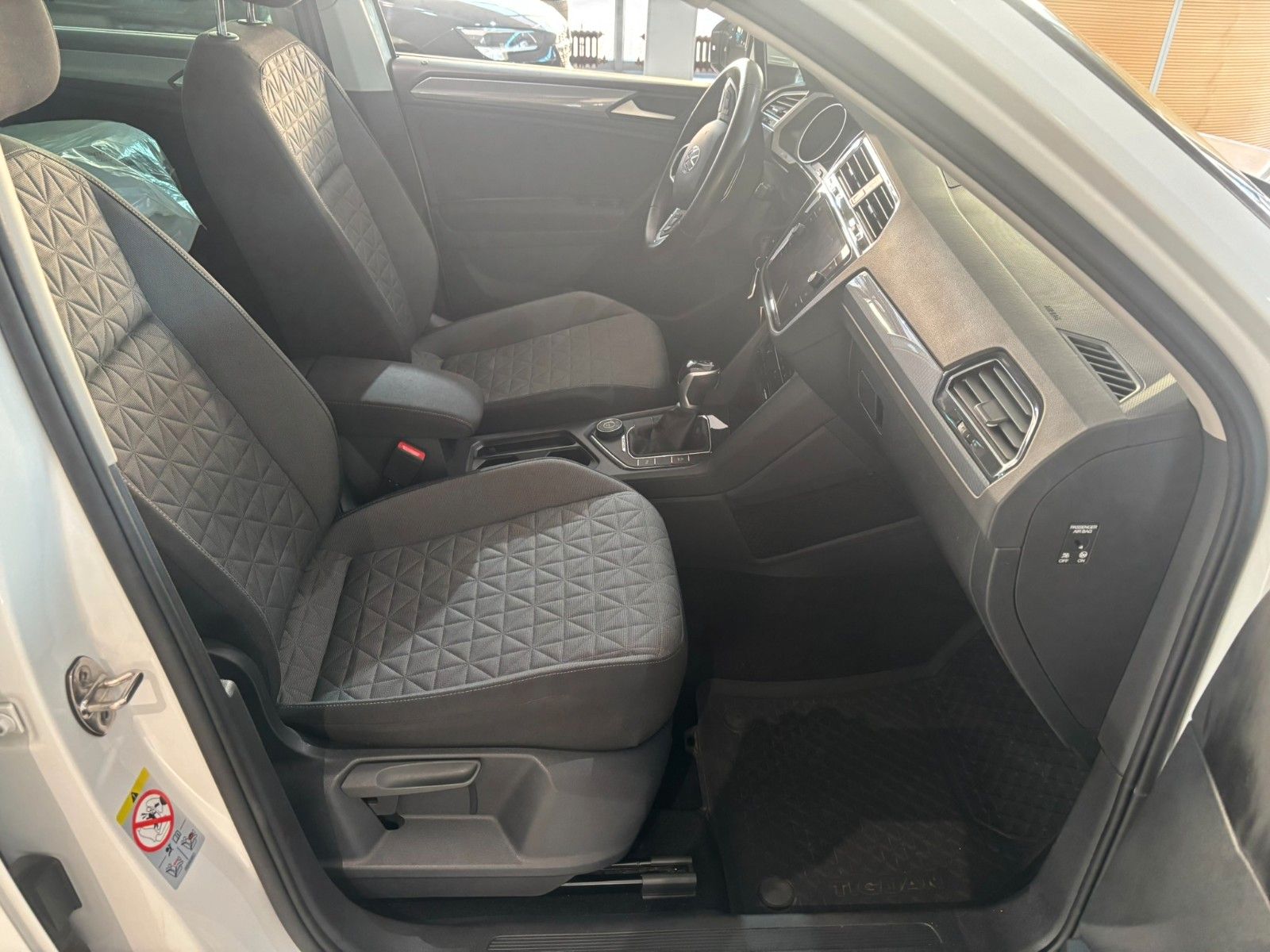 Fahrzeugabbildung Volkswagen Tiguan 2.0 TDI Life 4Motion AHK/NAVI/KAMERA/SHZ