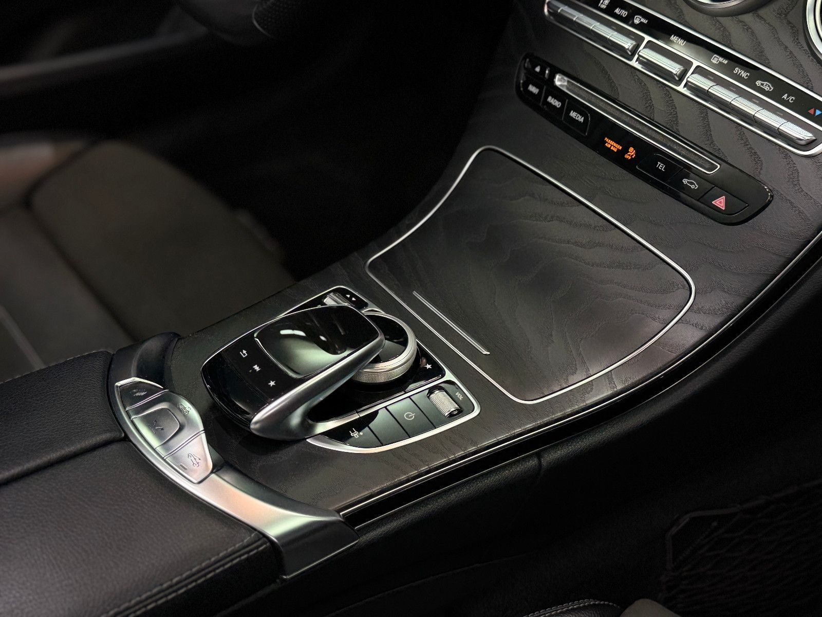 Fahrzeugabbildung Mercedes-Benz C 180 Cabrio |AMG-LINE|LED|RF-CAM|AUTOMATIK