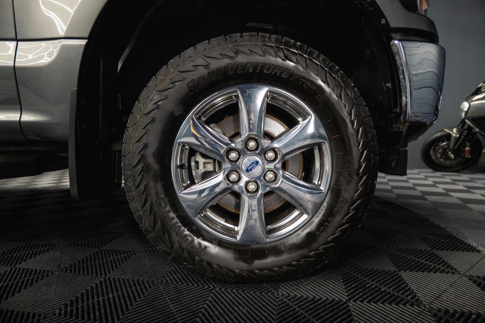 Fahrzeugabbildung Ford F150 5.0L V8 4x4 Offroad XLT SupCrew Unfallfrei