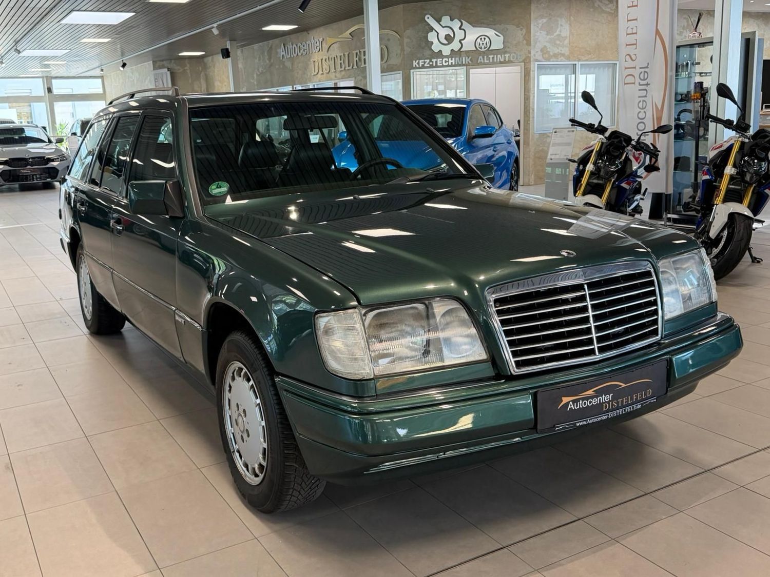 Mercedes E 300 - 1