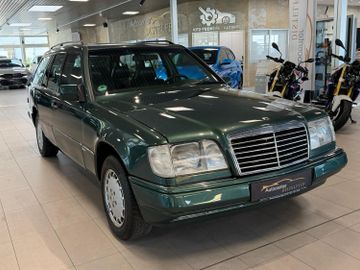 Mercedes E 300 - 1