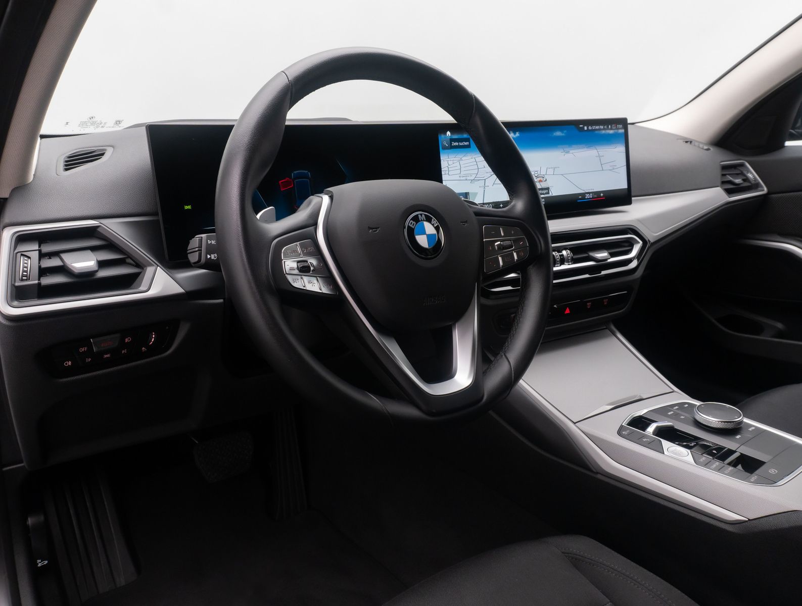 Fahrzeugabbildung BMW 320d HUD Stop&Go HiFi Widscreen DriveAssist DAB