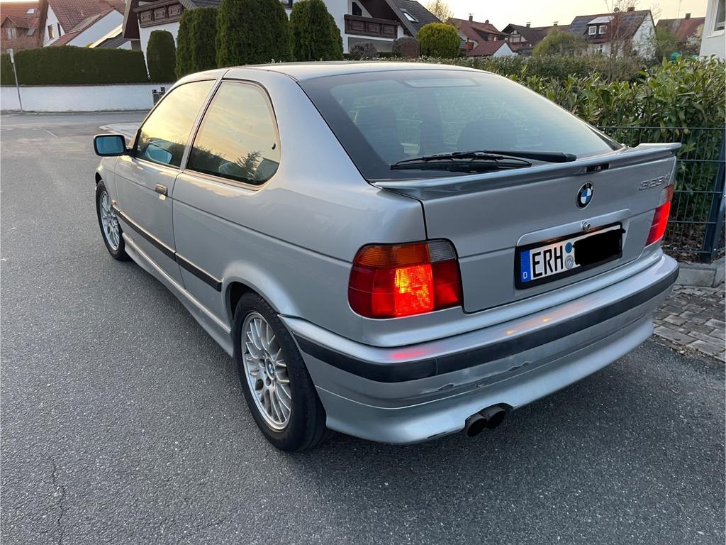 BMW 323