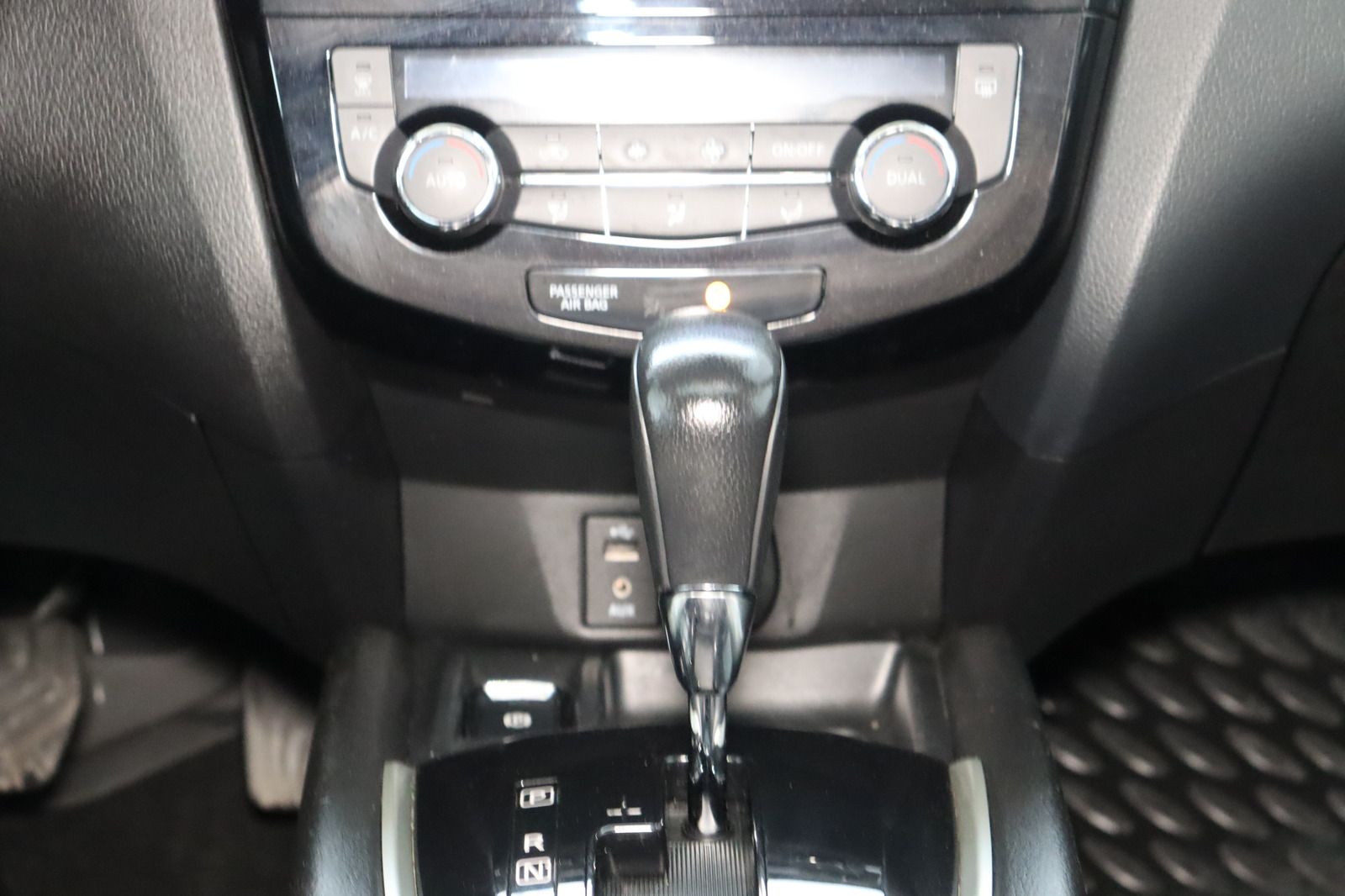 Fahrzeugabbildung Nissan X-Trail 1.6 dCi Automatik
