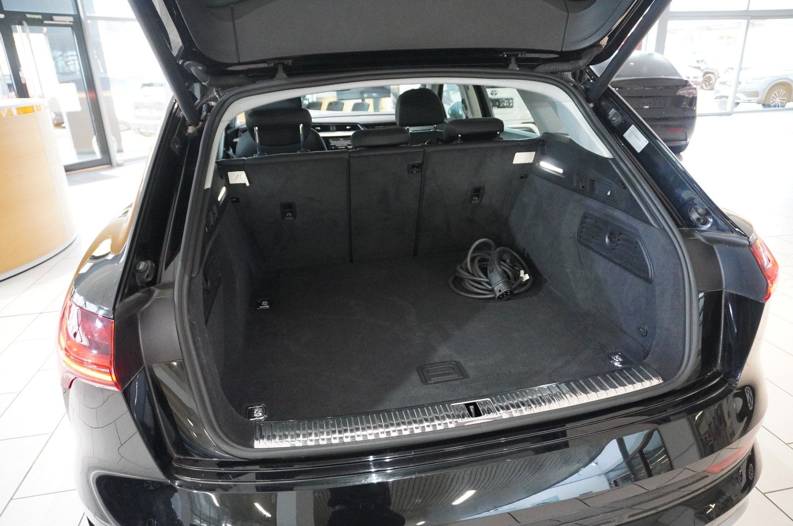 Fahrzeugabbildung Audi e-tron 50 quattro ADVANCED NAVI/LED/SPORT/SH/DAB