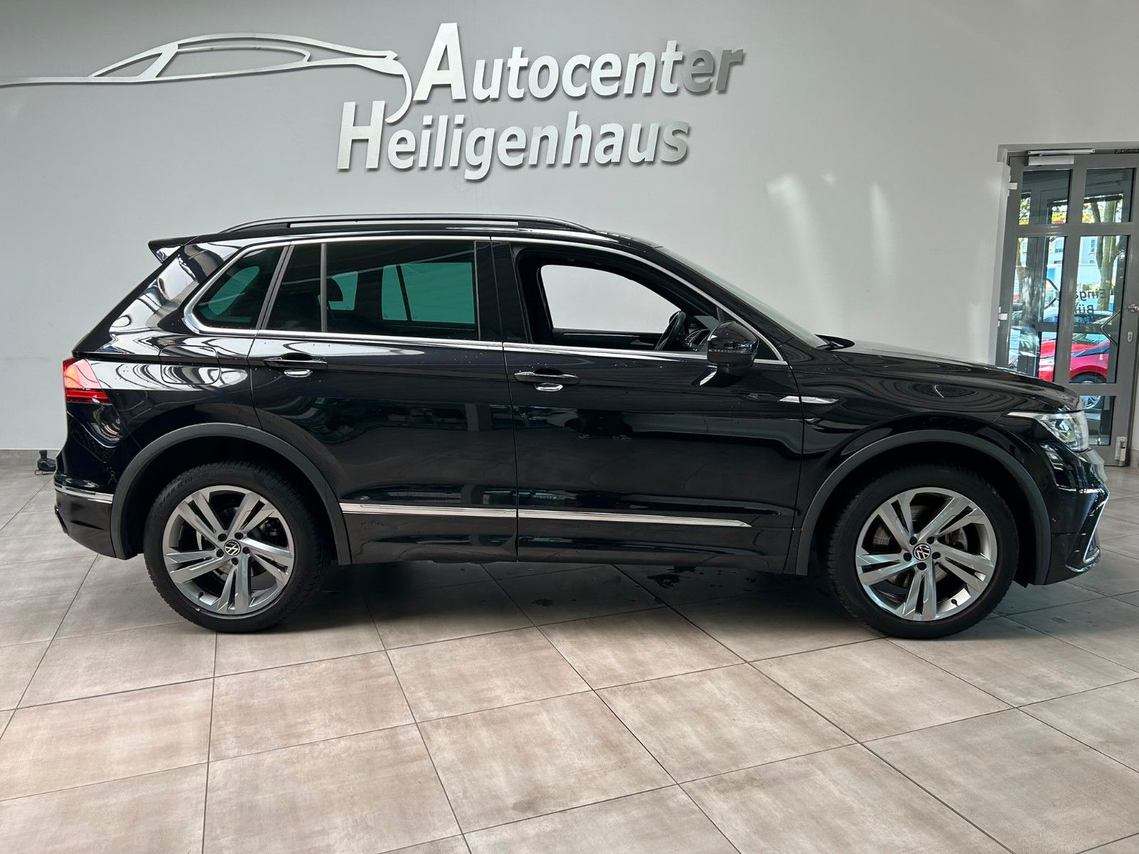 Volkswagen Tiguan R-Line 4Motion DSG Navi Park AHK foto 3