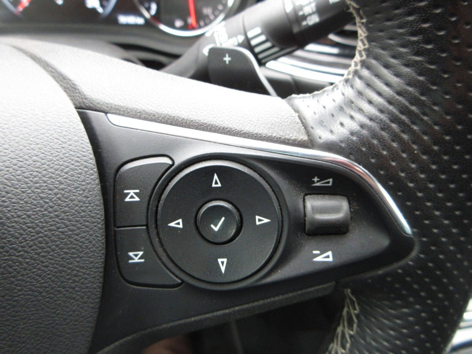 Fahrzeugabbildung Opel Insignia B ST Innovation 4x4 LEDER/4xSHZ/LHZ/AHK