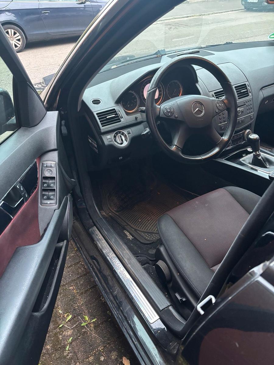 Mercedes-Benz C200 2010 — photo 7