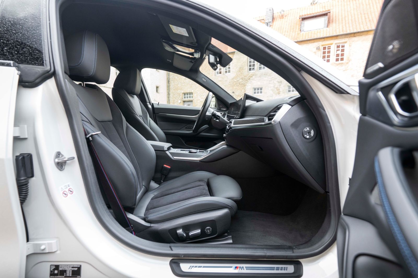 Fahrzeugabbildung BMW i4 M50 GC H&K LASERLICHT KAM CARPLAY ACC M+S