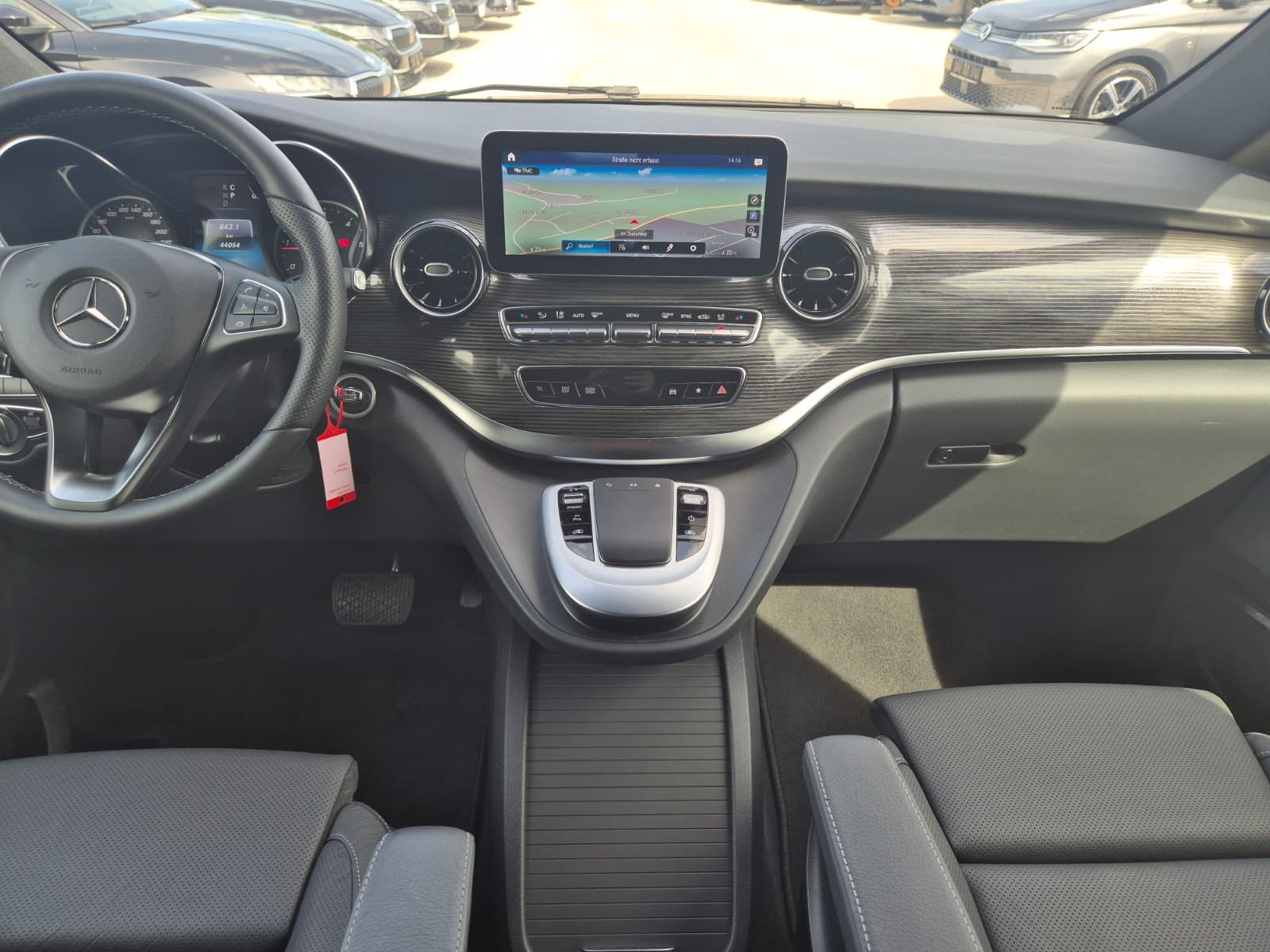 Fahrzeugabbildung Mercedes-Benz V 250 d AVANTGARDE extralang LEDER*LED*BUR*DISTR