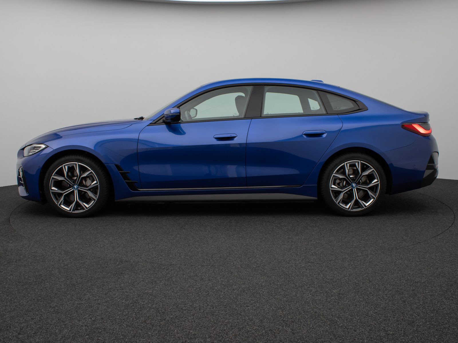 Fahrzeugabbildung BMW i4 eD40 M Sport Gran Coupè Kamera Glasdach HUD