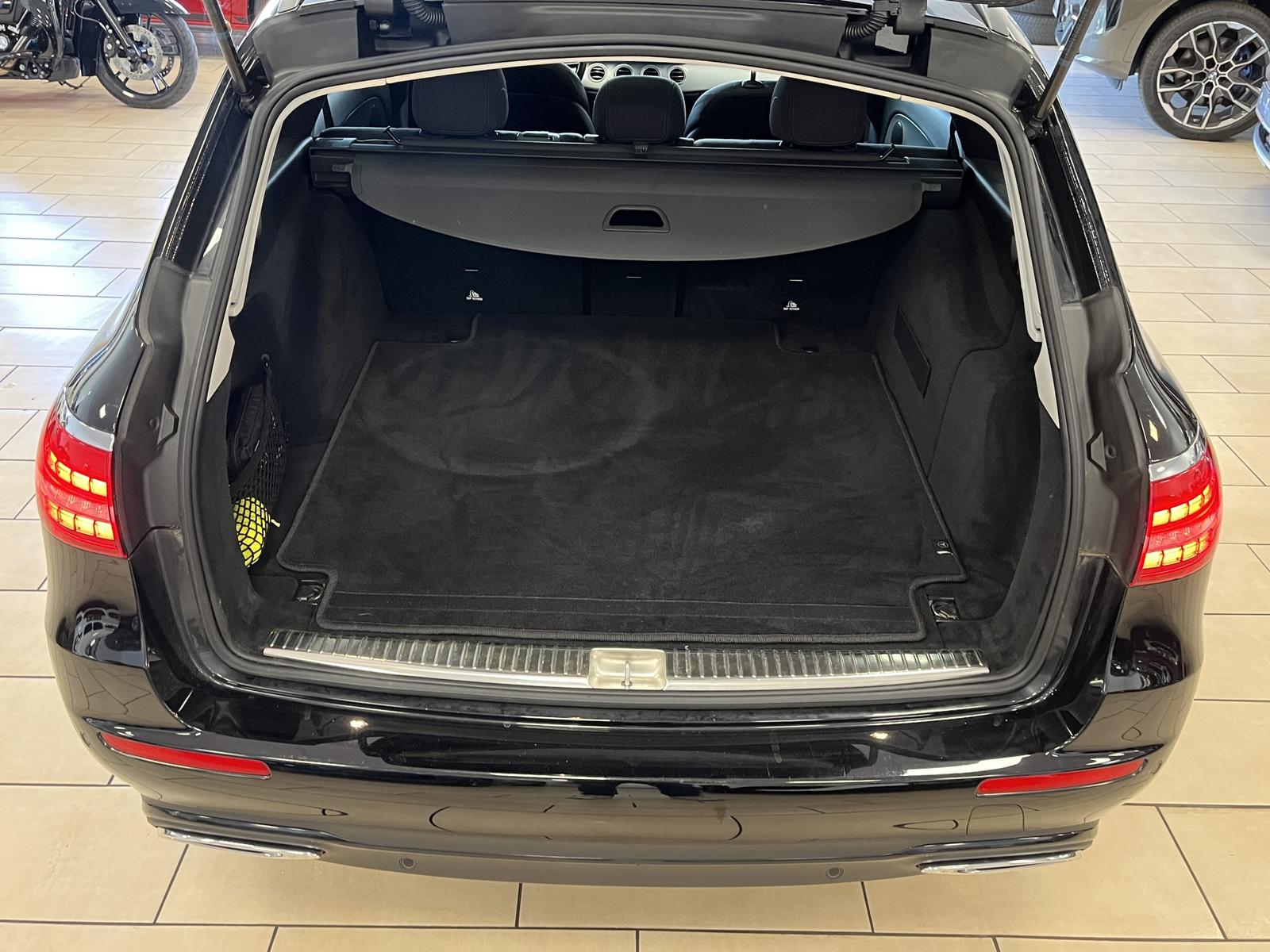Mercedes-Benz E 220 AHK*Navi*ACC*R-Cam*SHZ*Pano*Night-Paket