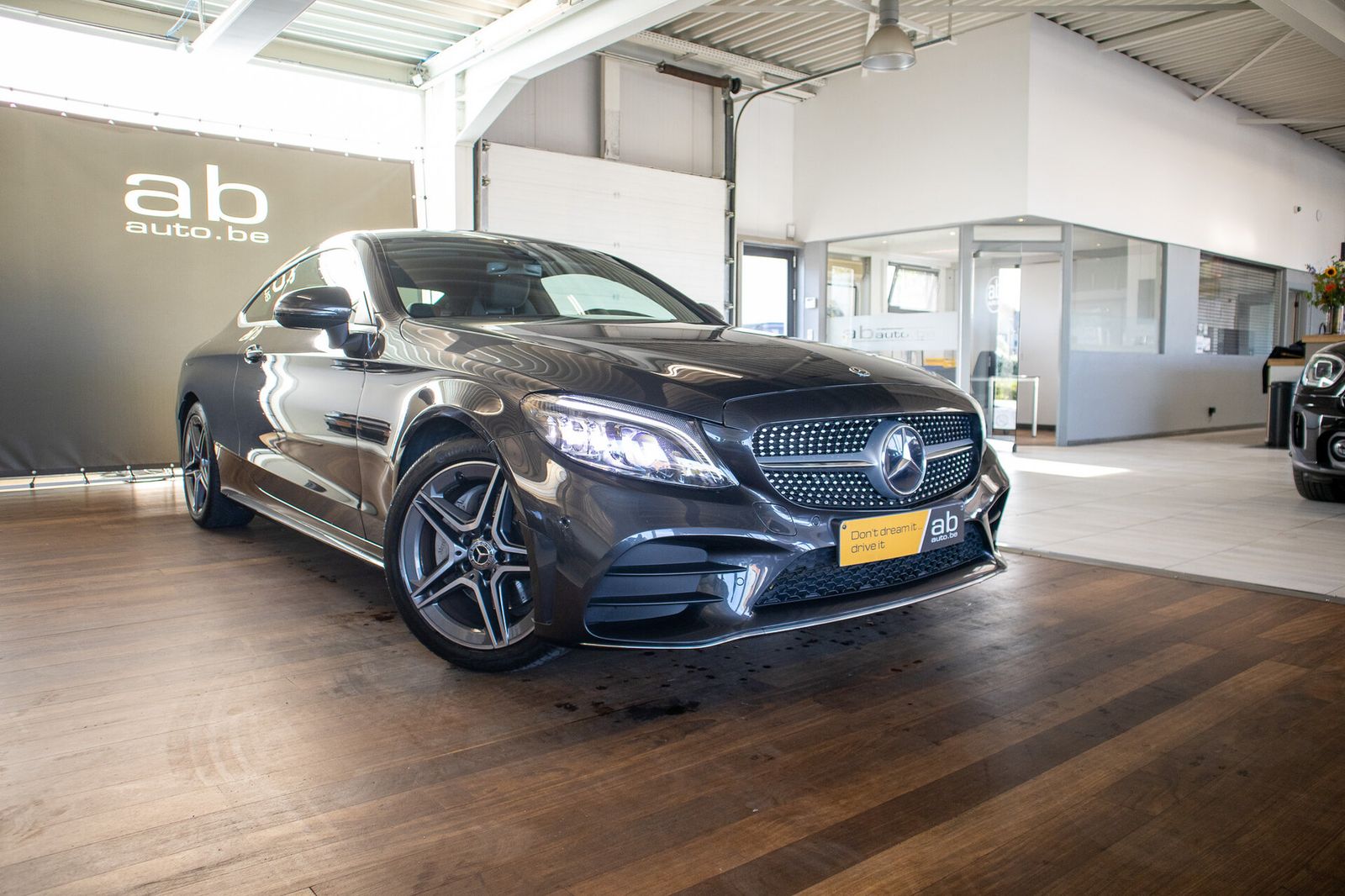 Mercedes-Benz C 200 COUPE, AMG-PAKKET, MULITBEAM, SFEERVERLICH imagem 3
