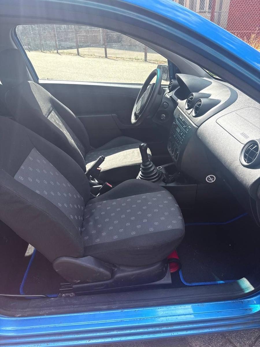 Ford Fiesta 2006 — interior