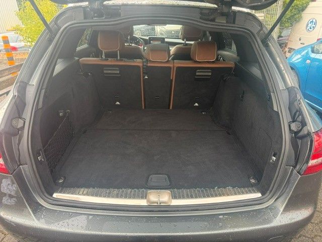 Fahrzeugabbildung Mercedes-Benz C 250  DESIGNO BlueTec / d 4Matic PANO LED LEDER