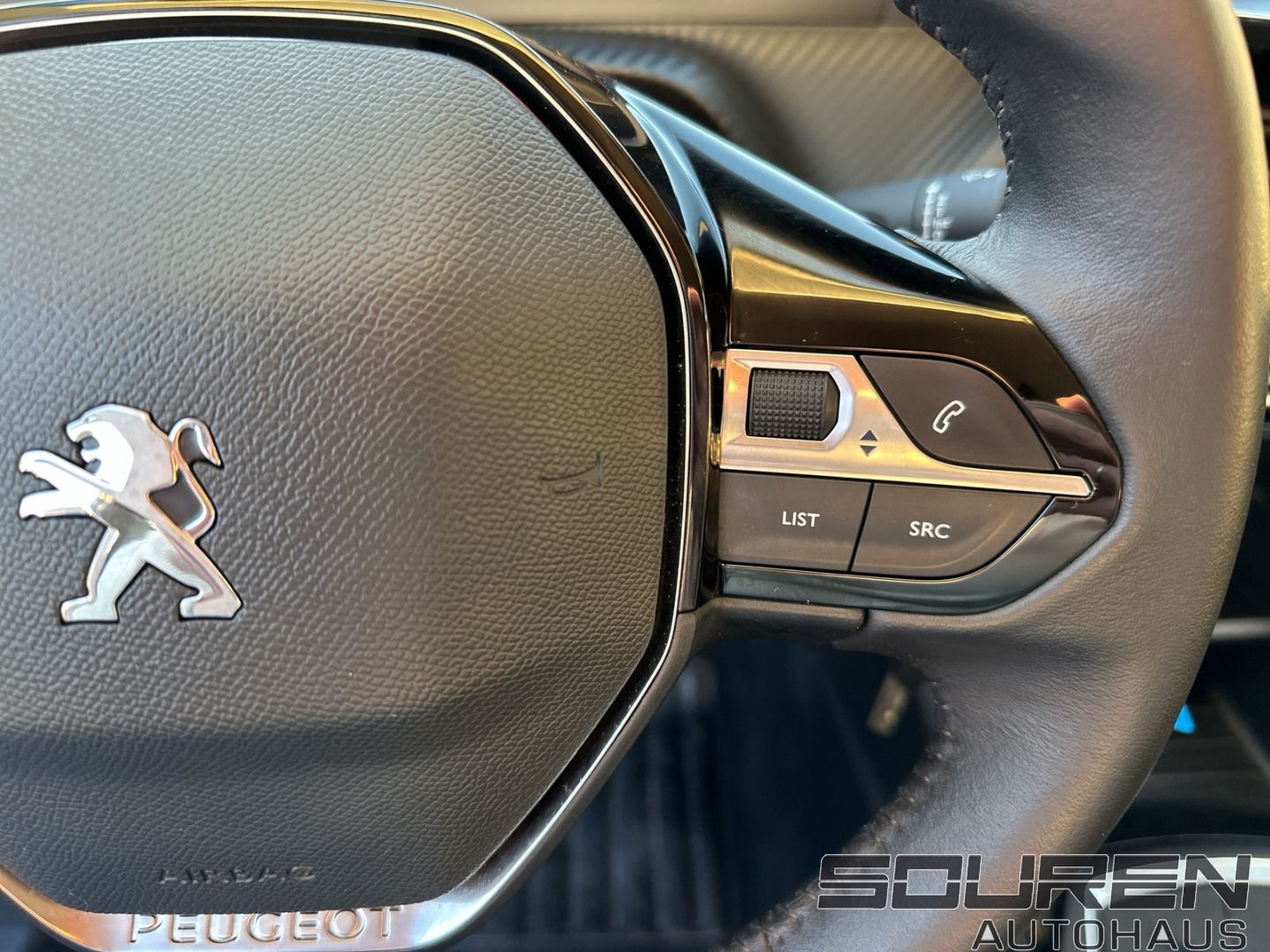 Fahrzeugabbildung Peugeot 208 1.2 PureTech 100 Active Pack Apple CarPlay+A