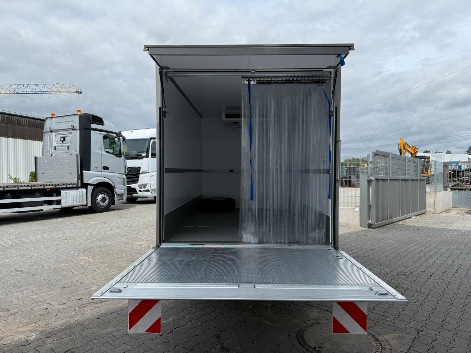 Fahrzeugabbildung Iveco Daily 35S16HA8/P Kühlkoffer *R 3450 mm*Luft*LBW*