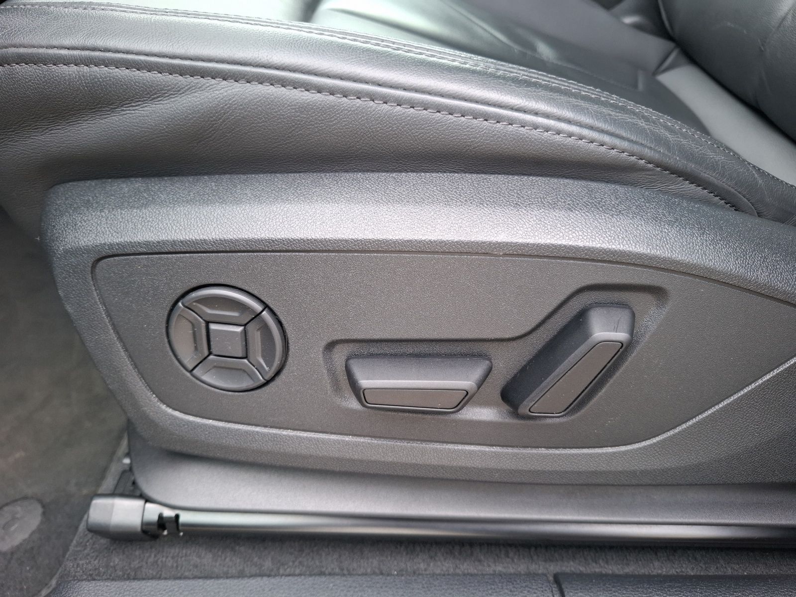 Fahrzeugabbildung Audi Q3 40 TDI quattro S-line S-tronic LED AHK Navi A