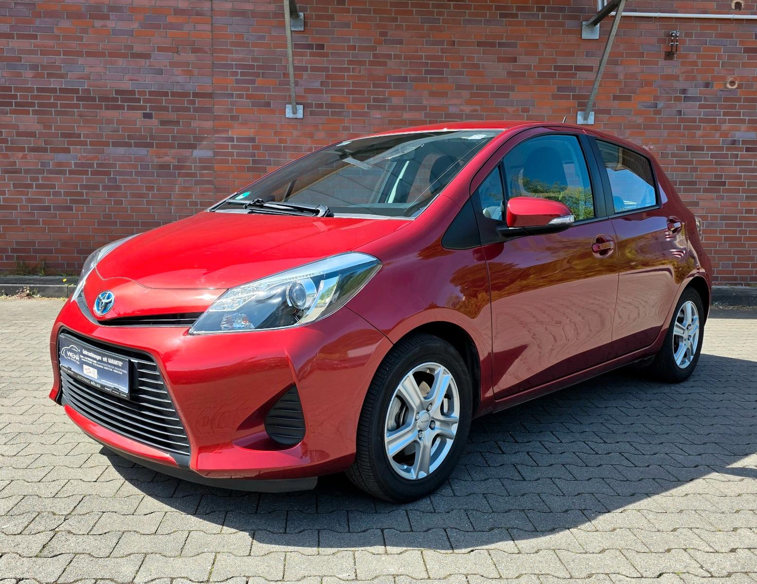 Toyota Yaris Hybrid Life // 1.Hand // Kamera // Navi //