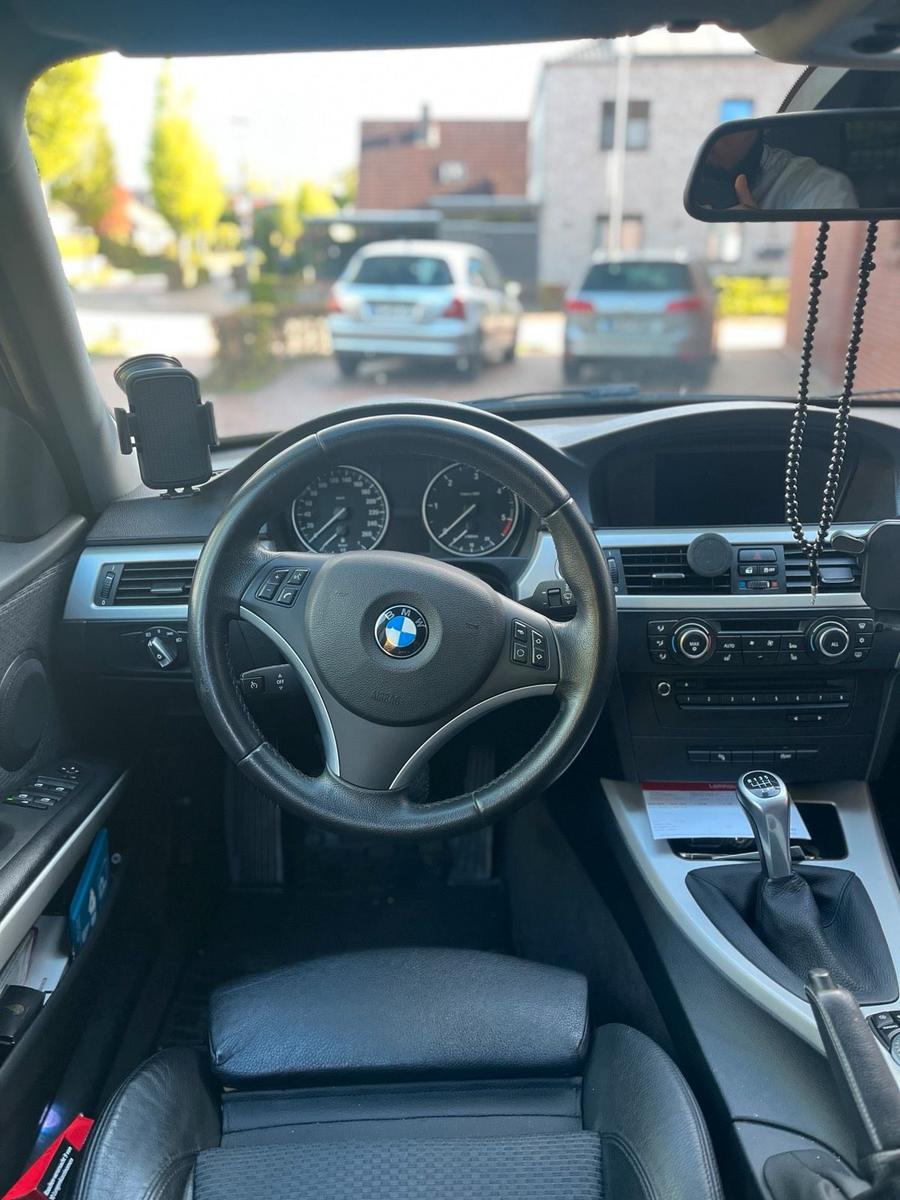 BMW 320 2011 — photo 7