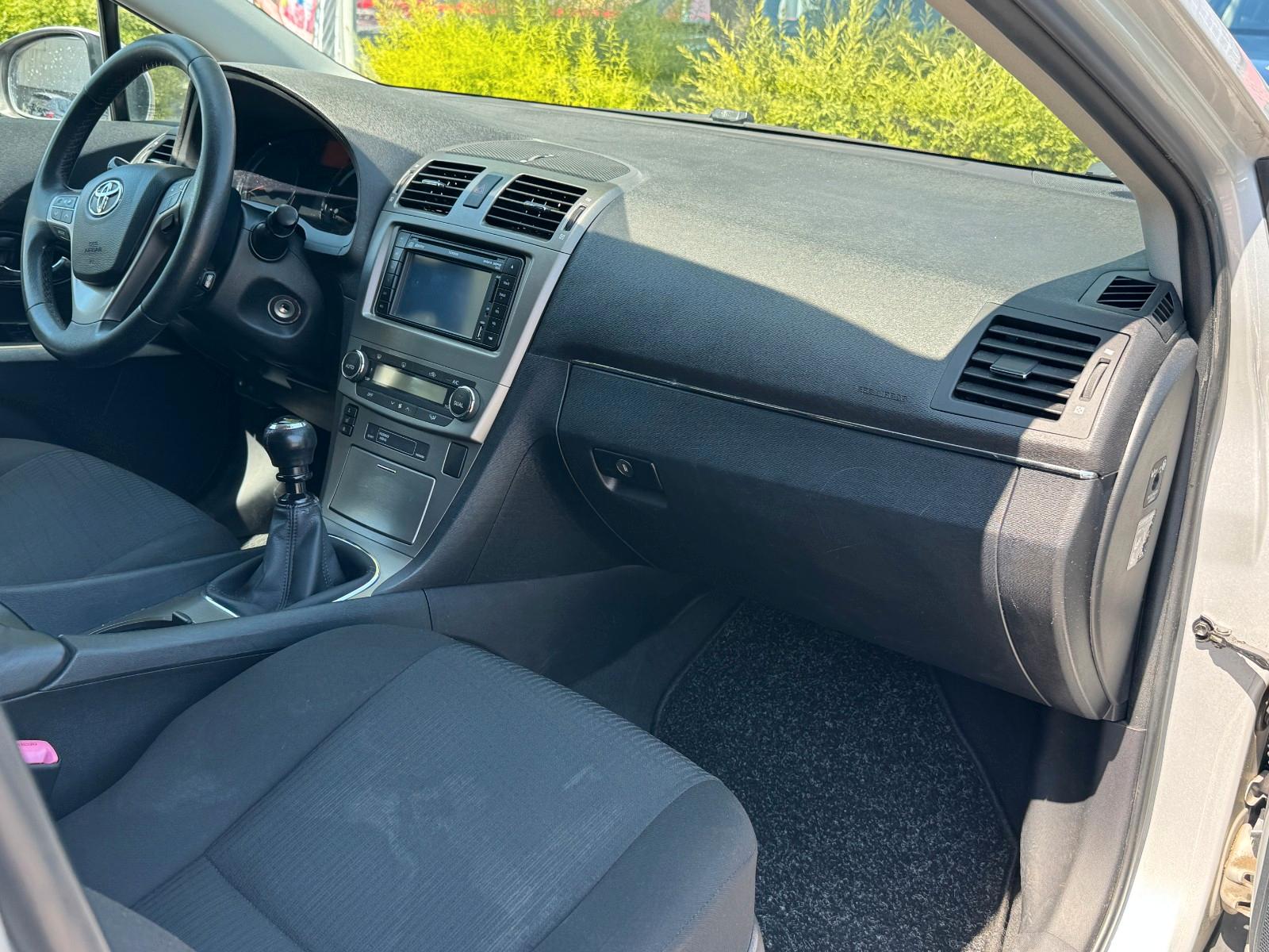 Toyota Avensis 2010 — photo 8
