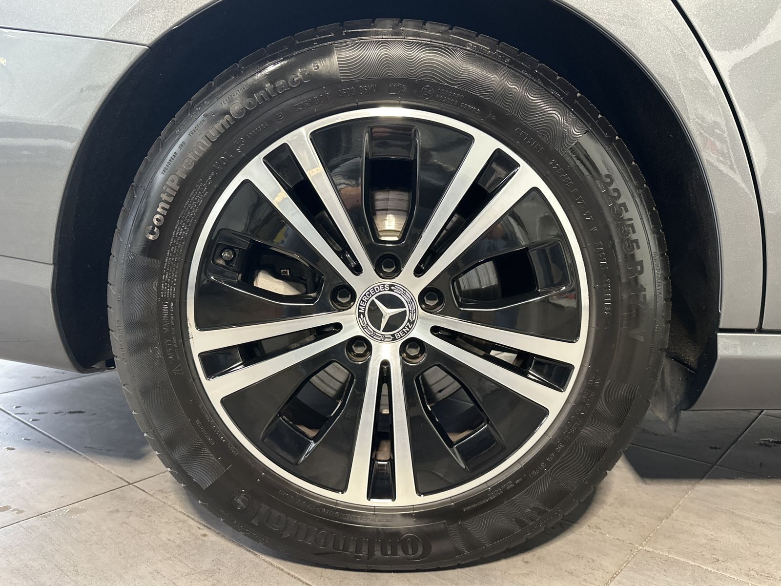 Fahrzeugabbildung Mercedes-Benz E 200d T Avantgarde NAV+LED+AHK+KAM+WIDE+CARPLAY