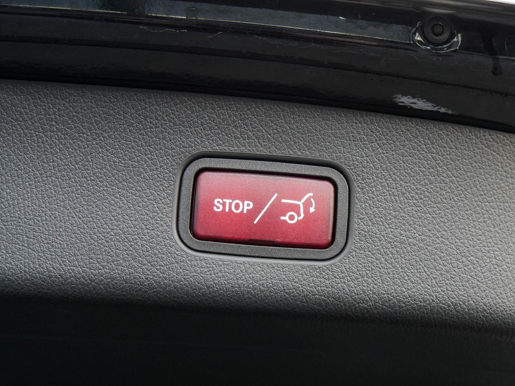 Mercedes-Benz GLC 200 4M Avantgarde DISTR MEMORY LED NAVI AHK