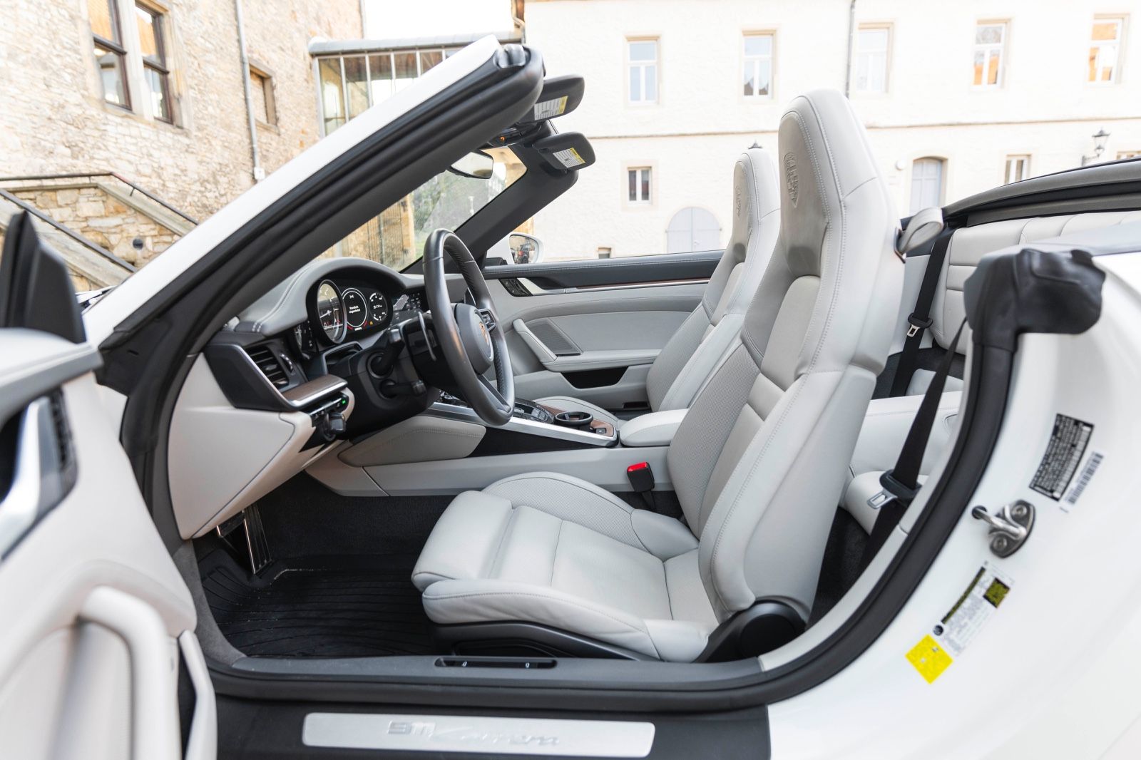 Fahrzeugabbildung Porsche 911 Carrera Cabrio PASM 360° BOSE TOTW NAV PDK