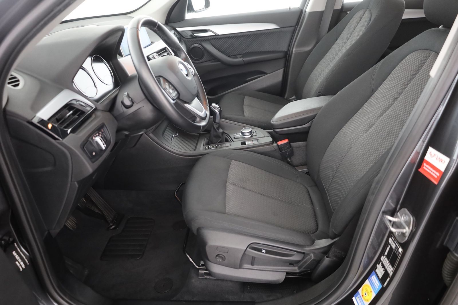 BMW X1 18d sDrive LED Navi Sitzheizung Tempomat PDC foto 24