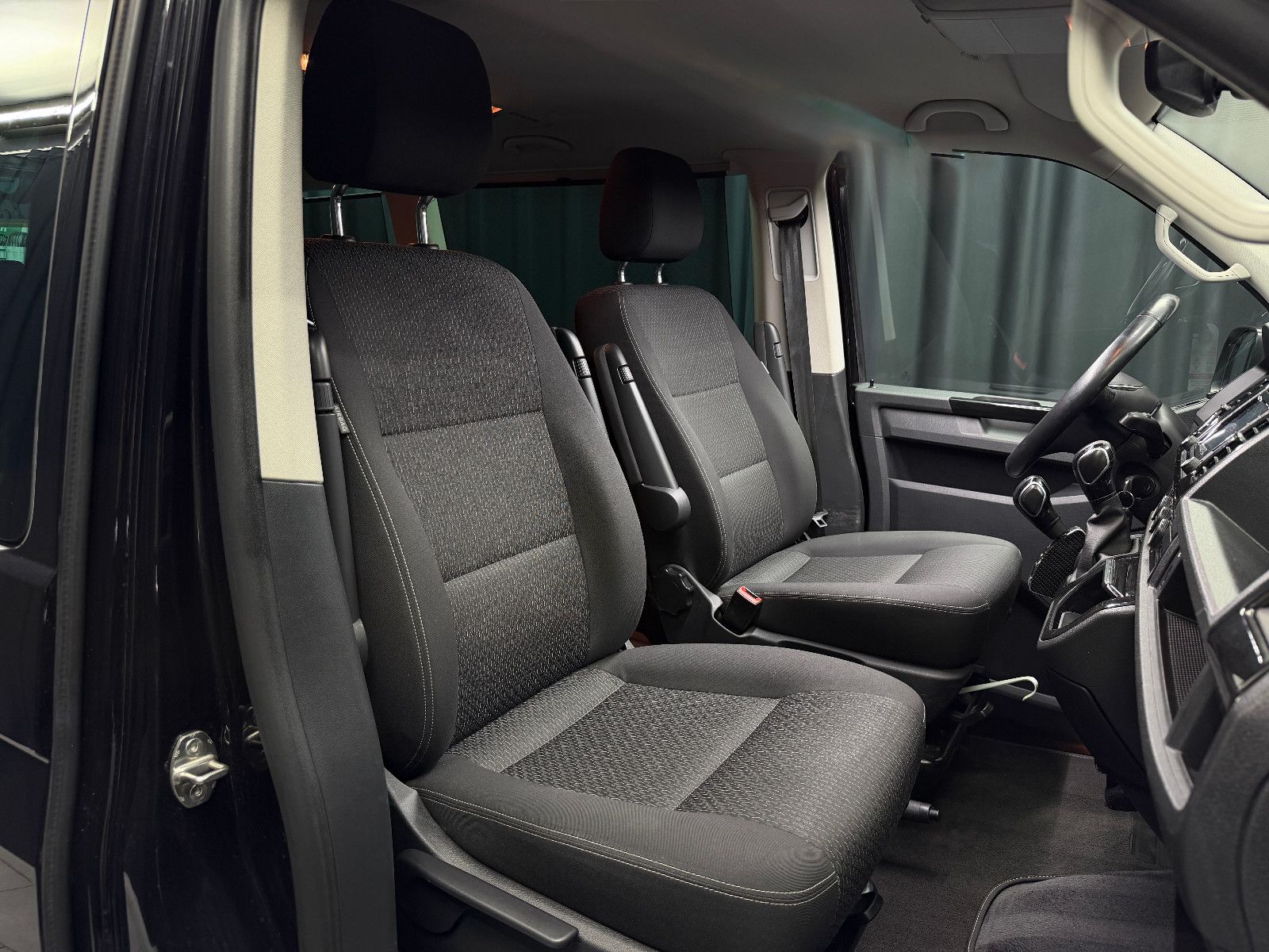 Fahrzeugabbildung Volkswagen T6 Multivan Trendline|Behindertengerecht|DSG|NAV
