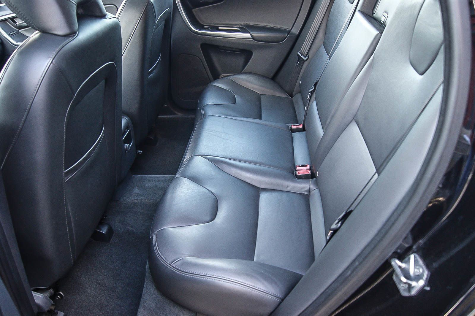 Fahrzeugabbildung Volvo XC60 D5 24 Summum AWD PANO STANDHZG KAMERA LEDER